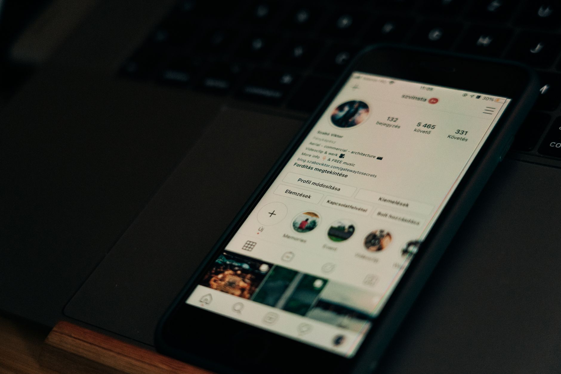 best time to post on instagram for local business, photo by Szabó Viktor