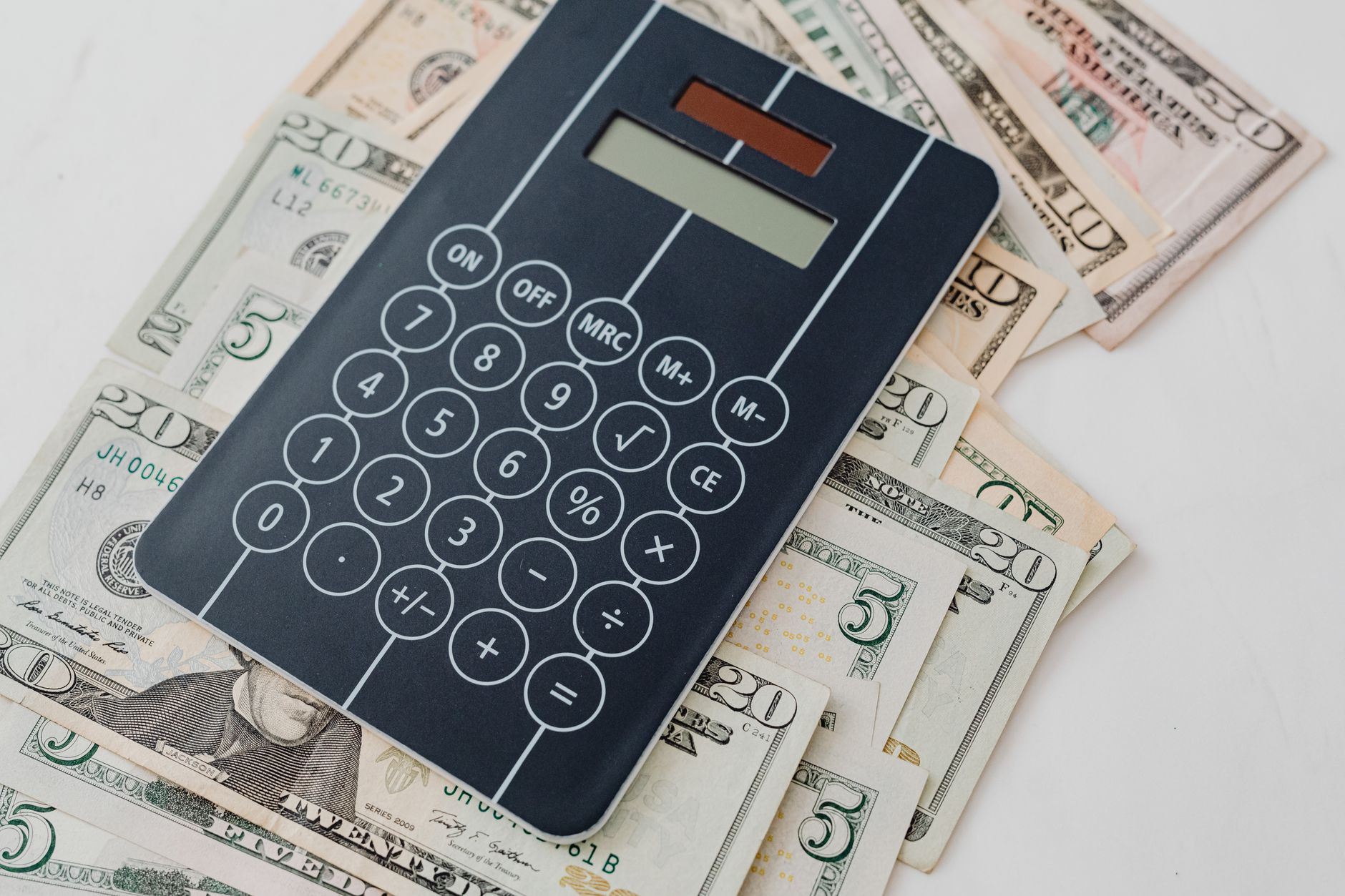 dollar cost averaging silver strategy explained — photo by www.kaboompics.com