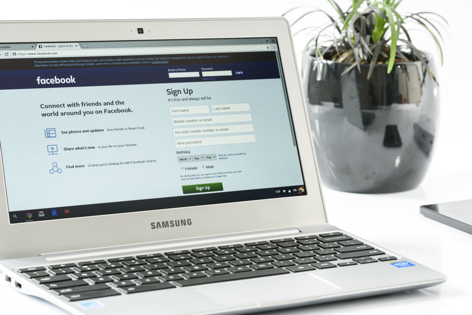 facebook page vs facebook group for business, photo by Pixabay