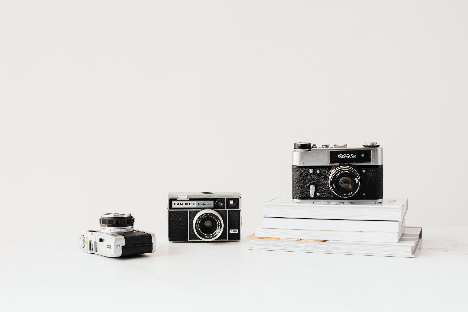 how to organize customer photos for your website, photo by https://kaboompics.com/