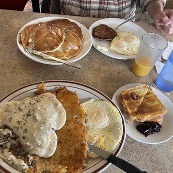 Country breakfast at The Plainsman