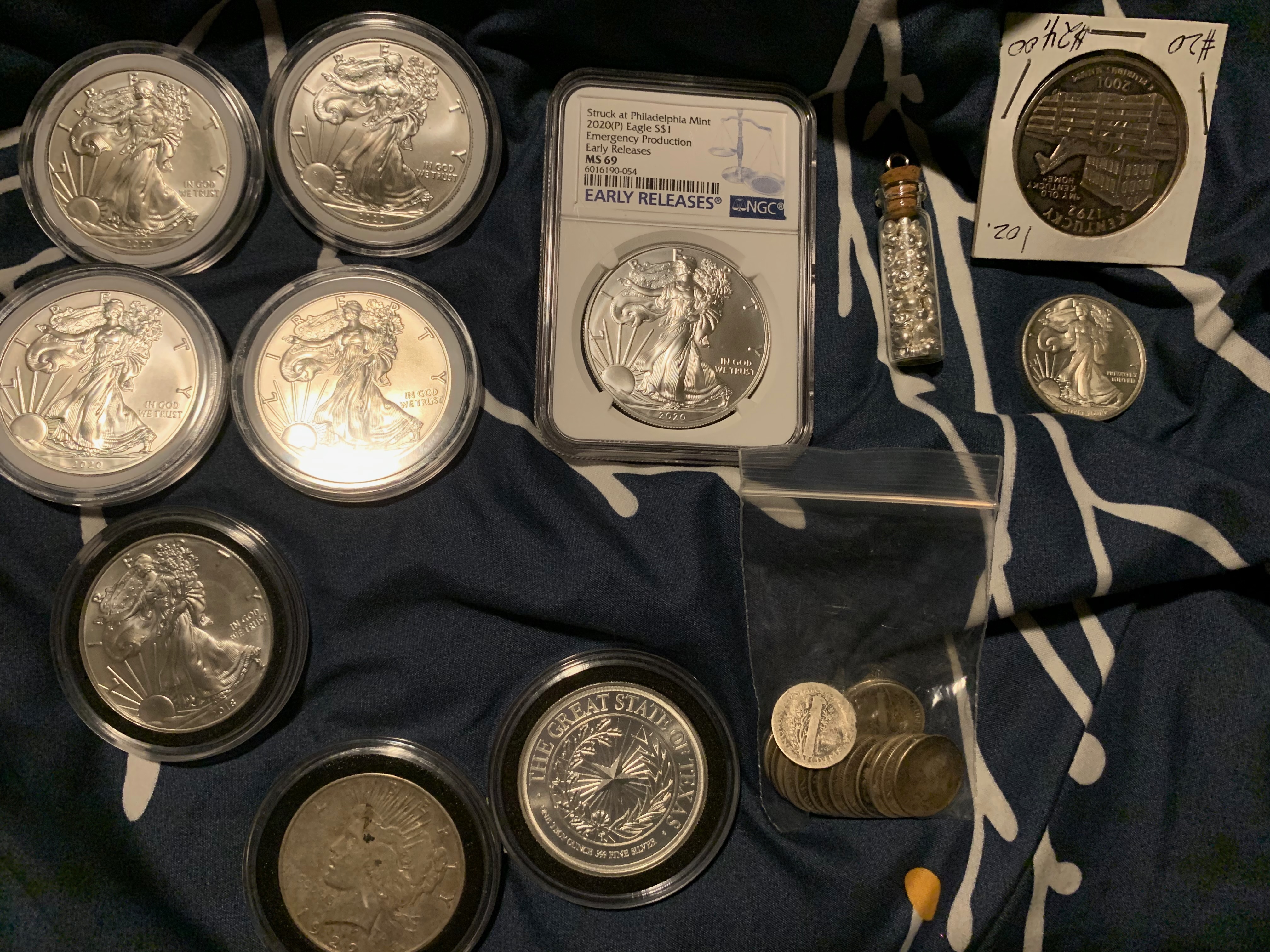 American Silver Eagles in capsules including an NGC MS69 Early Releases graded coin and a mixed lot